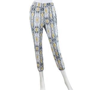 Duets Capri Damask Pants